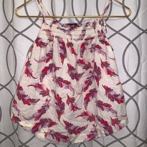 Feathered design tank